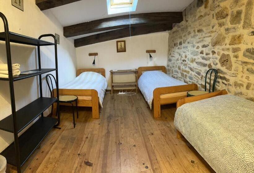 חדר סטנדרט לשלושה, Gîte De La Tour