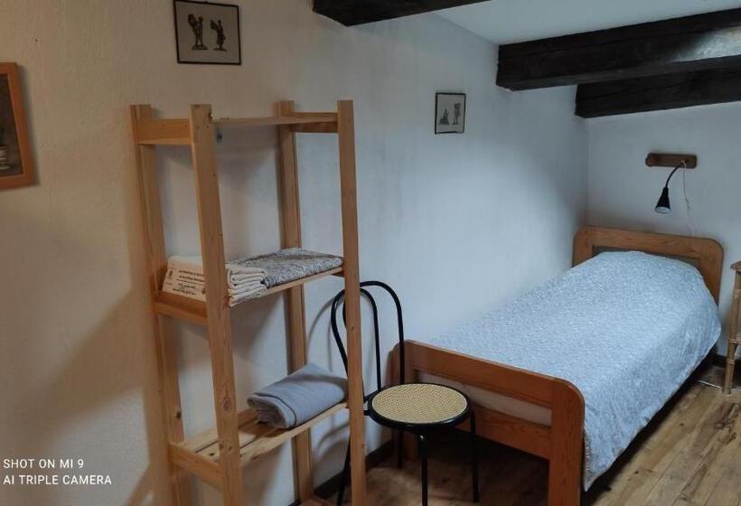 חדר סטנדרט לשלושה, Gîte De La Tour