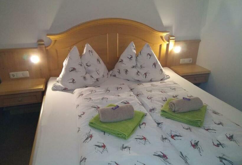 דירת שלושה חדרים, Schartlhof