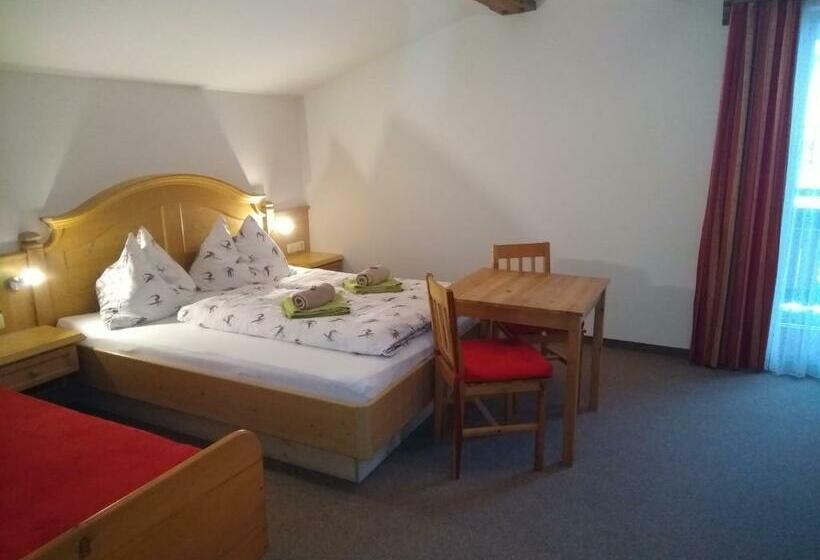 דירת שלושה חדרים, Schartlhof