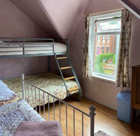 اتاق خانوادگی با سرویس بهداشتی مشترک, Brackenberry