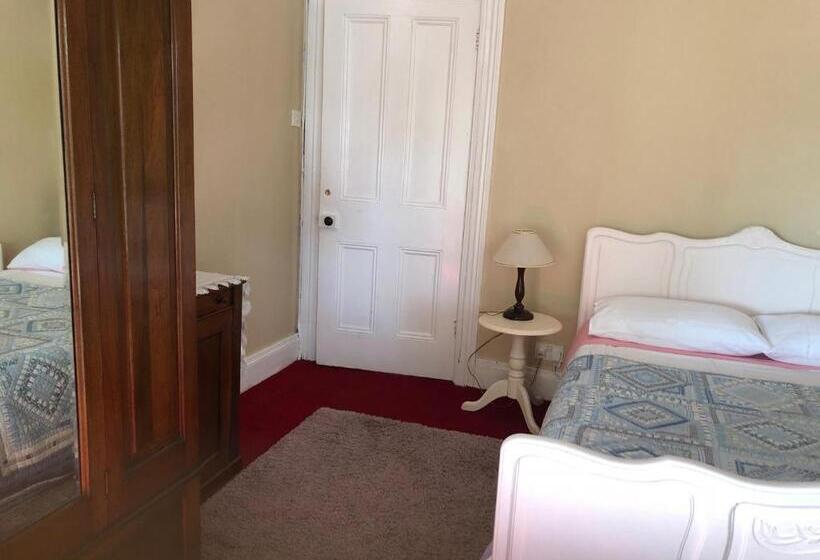 اتاق لوکس, Brackenberry