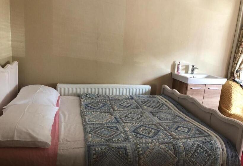 اتاق لوکس, Brackenberry