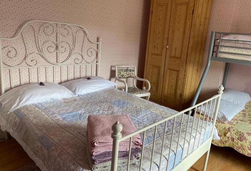 اتاق خانوادگی با سرویس بهداشتی مشترک, Brackenberry