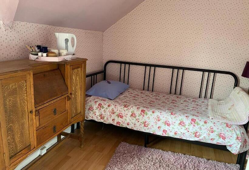 اتاق خانوادگی با سرویس بهداشتی مشترک, Brackenberry