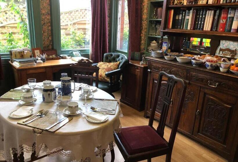 اتاق خانوادگی با سرویس بهداشتی مشترک, Brackenberry