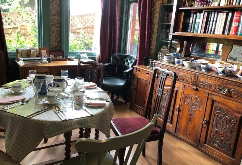 اتاق لوکس, Brackenberry