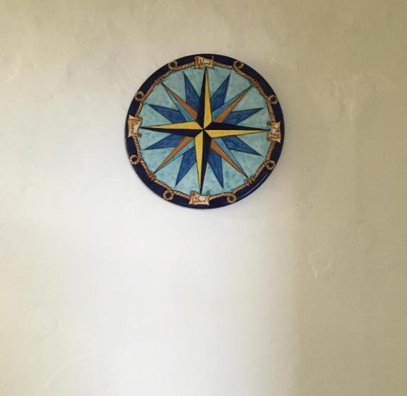 اتاق لوکس, La Racia