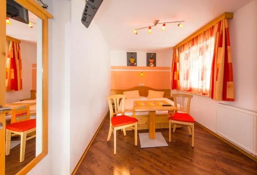 اتاق خانوادگی, Maria S Sonnenquartier