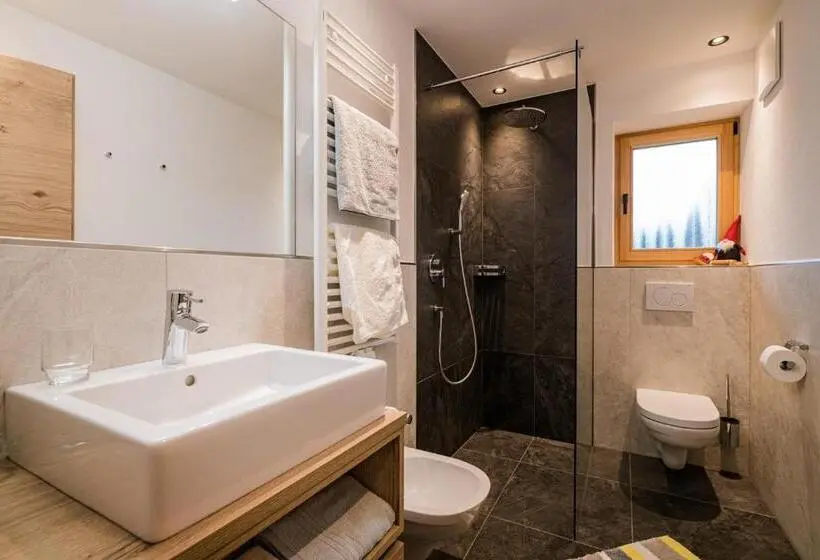 テラス付き１ベッドルームアパートメント, Appartement Förra