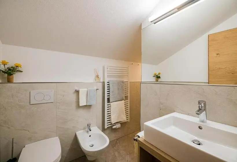 １ベッドルームペントハウスアパート, Appartement Förra