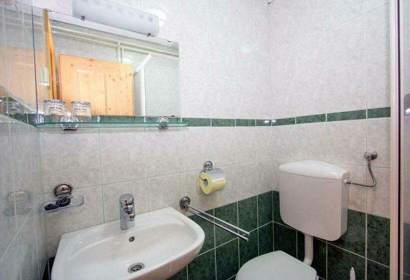 اتاق استاندارد سه نفره, Kmetija Matk