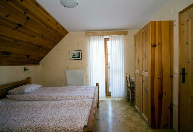 اتاق استاندارد با چشمانداز کوهستان, Kmetija Matk