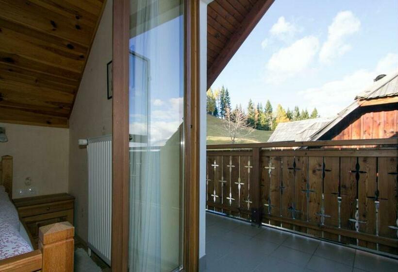 اتاق استاندارد با چشمانداز کوهستان, Kmetija Matk