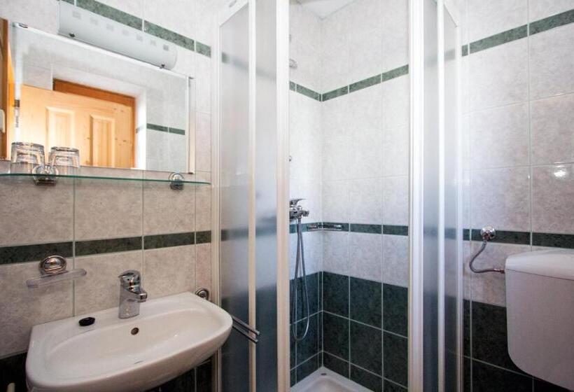 اتاق استاندارد با چشمانداز کوهستان, Kmetija Matk