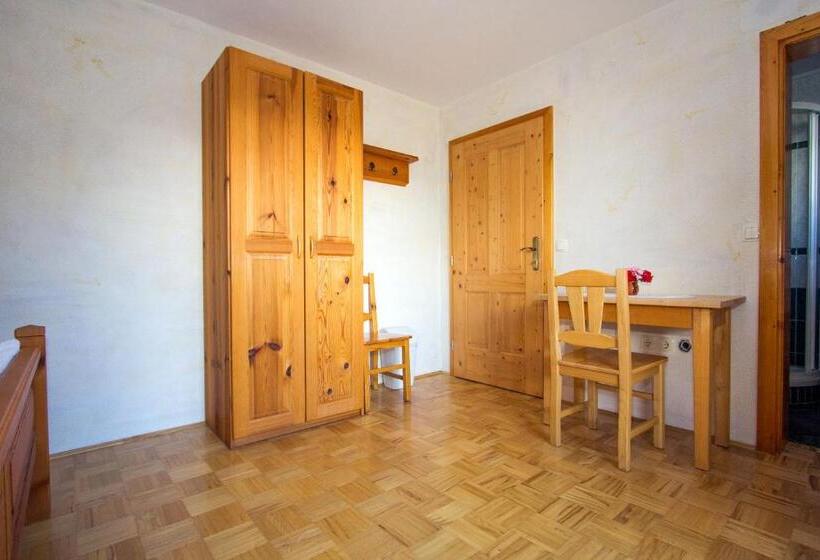 اتاق استاندارد با چشمانداز کوهستان, Kmetija Matk