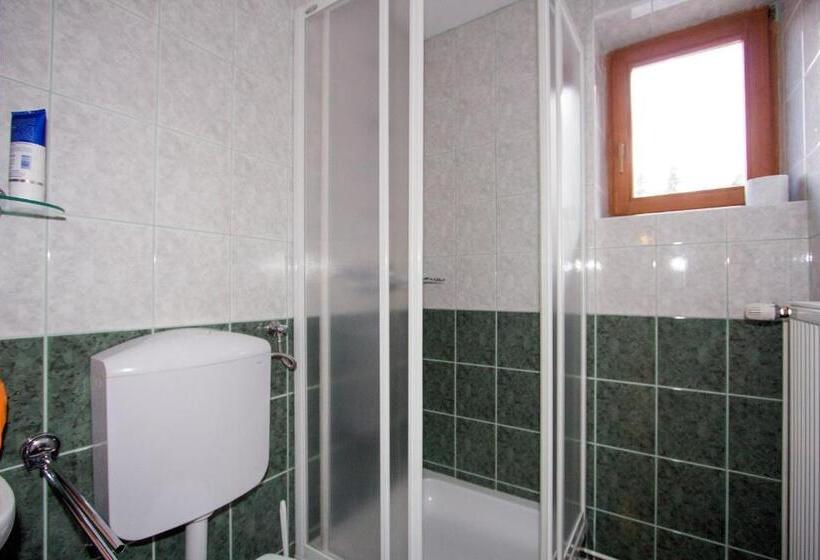 اتاق استاندارد با چشمانداز کوهستان, Kmetija Matk