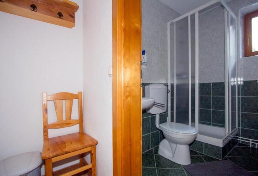 اتاق استاندارد با چشمانداز کوهستان, Kmetija Matk