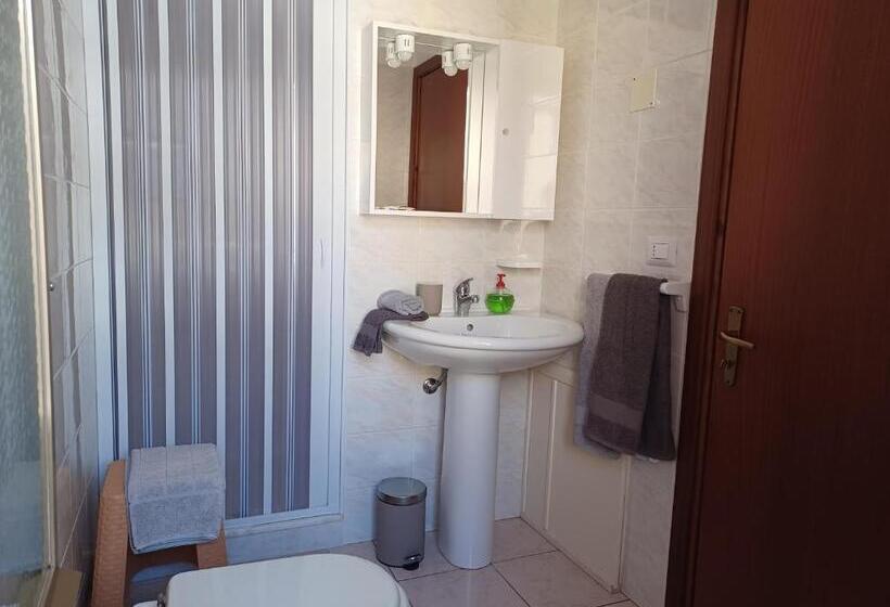 Номер Стандарт, B&b Cardedu