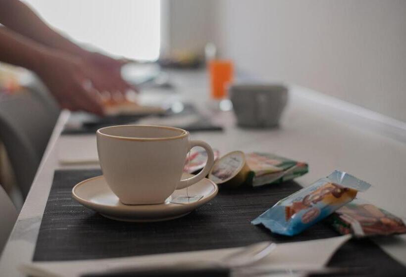 غرفة قياسية ثلاثية, B&b Cardedu