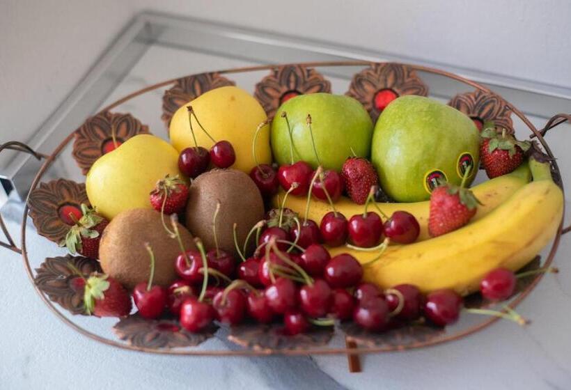 غرفة قياسية ثلاثية, B&b Cardedu