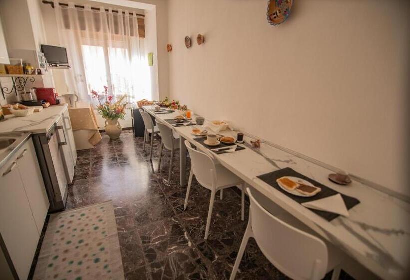 غرفة قياسية ثلاثية, B&b Cardedu