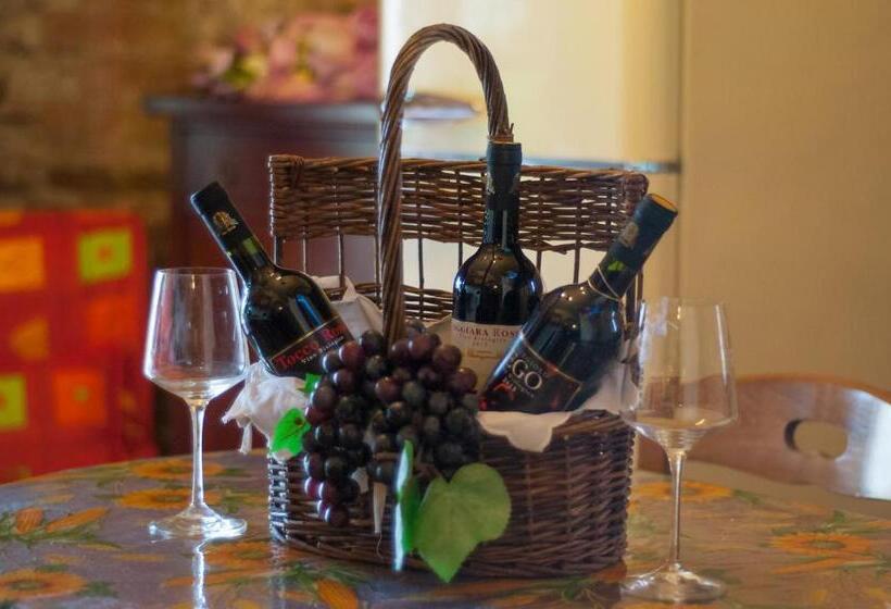 Дом 4 Спальни, Agriturismo La Mirandola