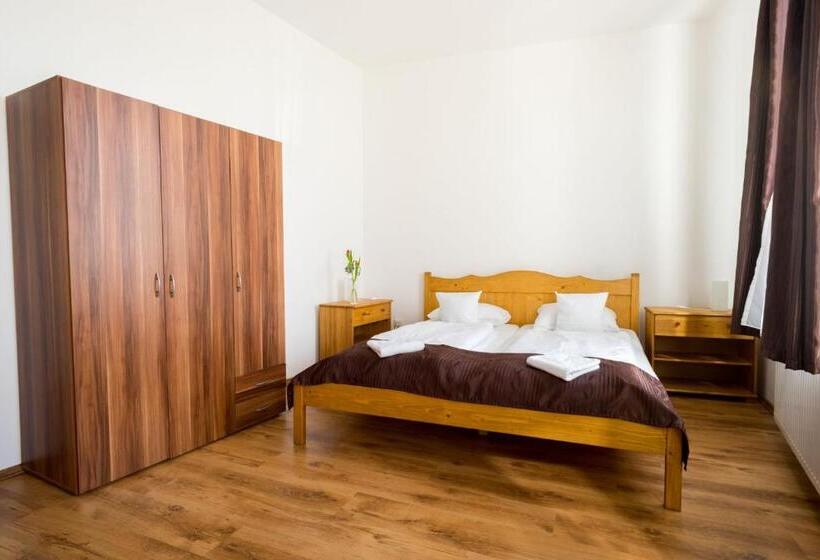 デラックスルーム, Brigadéros Vendégház