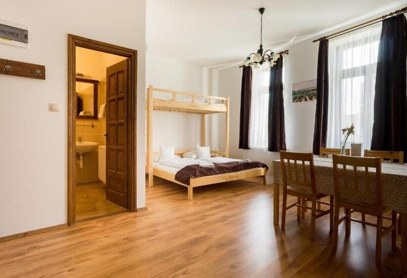 ファミリールーム, Brigadéros Vendégház