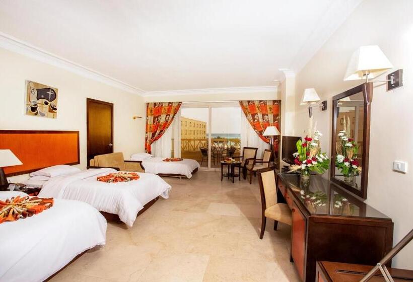 اتاق استاندارد سه تخته با چشم‌انداز باغ, Amc Royal Hotel & Spa