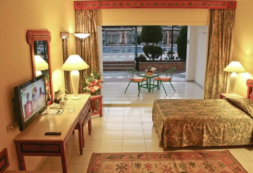 Habitación Estándar Vista Piscina, Bel Air Azur Resort