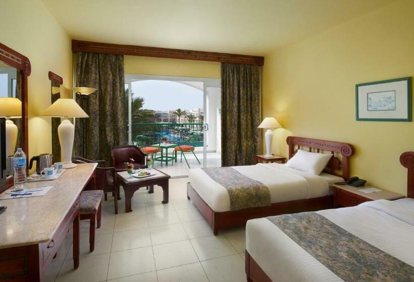 Pokój Standard Trzyosobowy Widok Basen, Bel Air Azur Resort