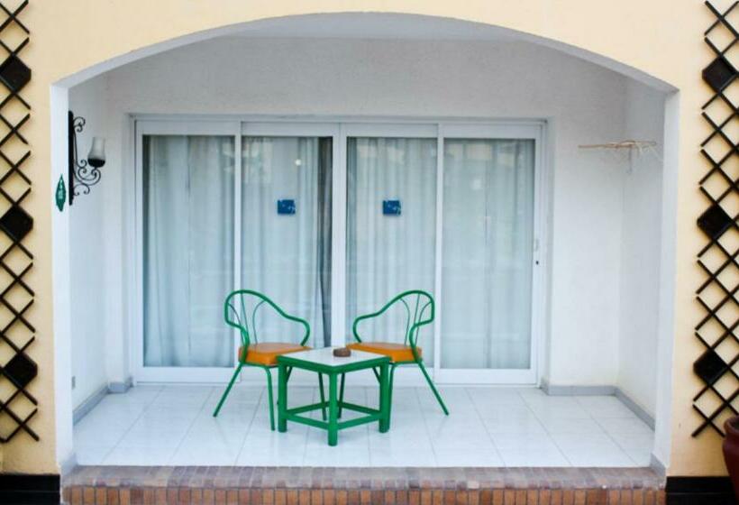 Pokój Standard Trzyosobowy Widok Basen, Bel Air Azur Resort