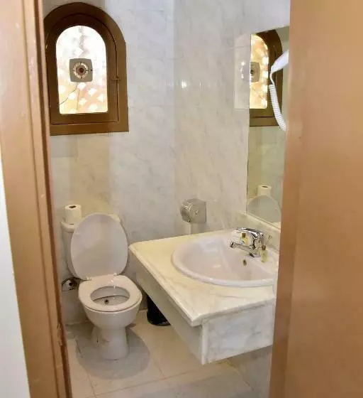 اتاق اکونومی, Dive Inn Resort