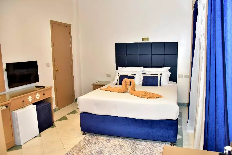 اتاق اکونومی, Dive Inn Resort