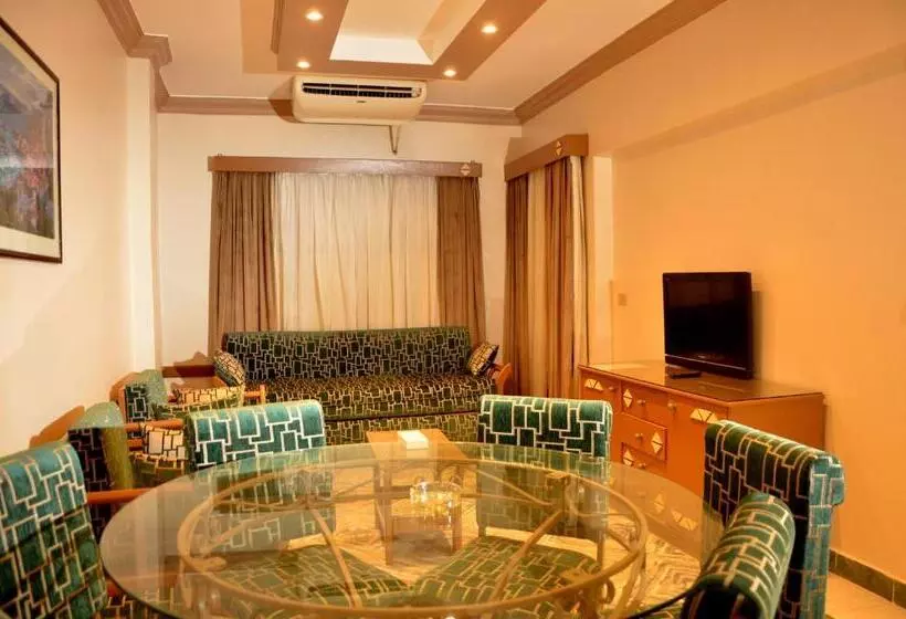 کلبه ییلاقی, Dive Inn Resort