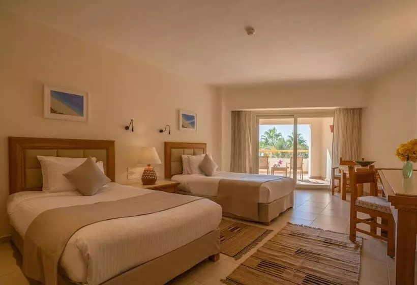 اتاق سوپریور با چشم‌انداز دریا, Fort Arabesque Resort, Spa & Villas