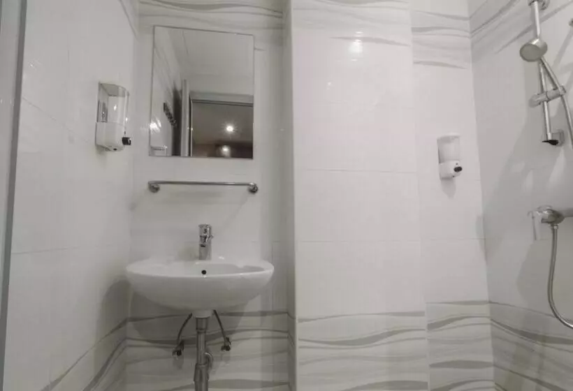 اتاق خانوادگی, Hi Hotel Dot
