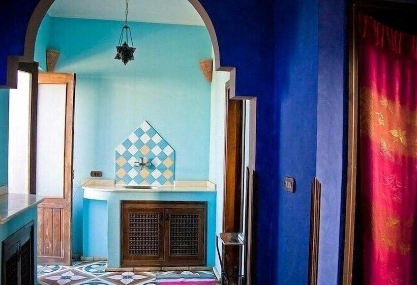 اتاق استاندارد سه نفره, Alf Leila Boutique