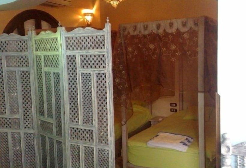 اتاق استاندارد سه نفره, Alf Leila Boutique