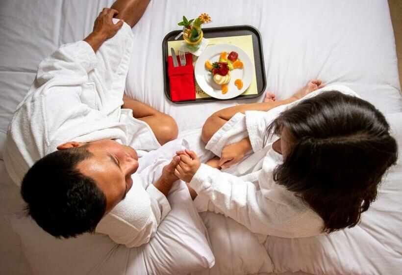 اتاق اساندارد با چشم‌انداز جانبی به دریا, Amc Royal Hotel & Spa