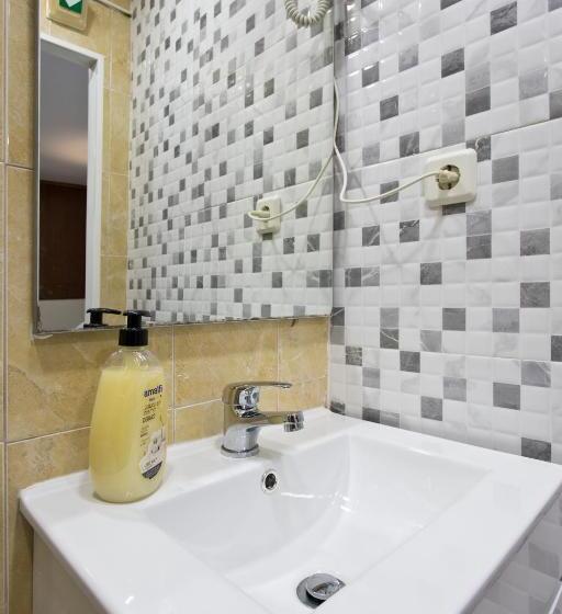 اتاق استاندارد سه نفره, Braganca Oporto