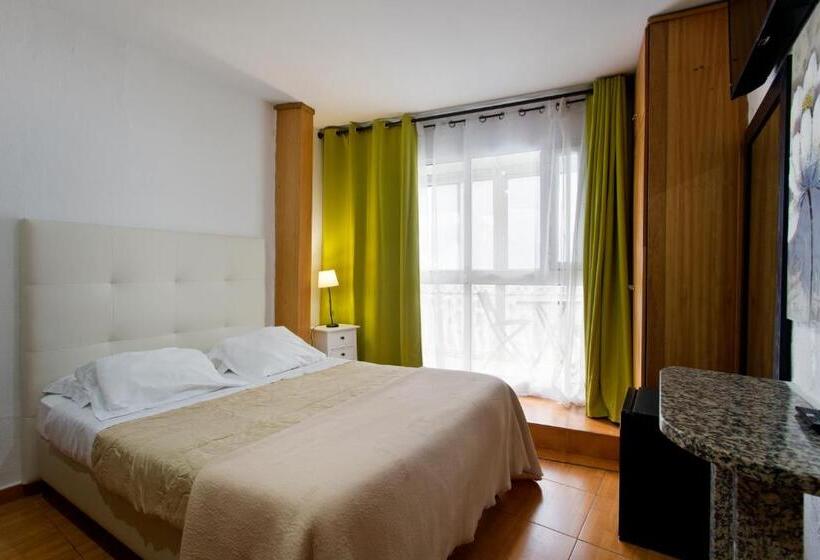 اتاق استاندارد چهار تخته, Braganca Oporto