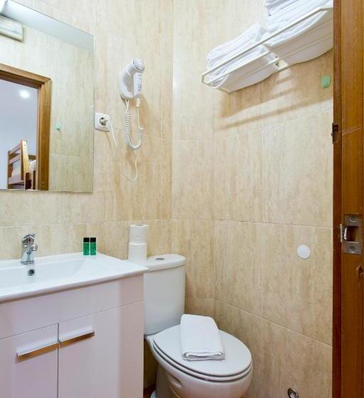 اتاق استاندارد چهار تخته, Braganca Oporto