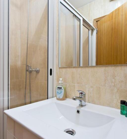 اتاق استاندارد چهار تخته, Braganca Oporto