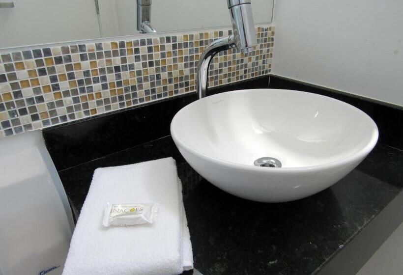 חדר סטנדרט לשלושה, Das Nações