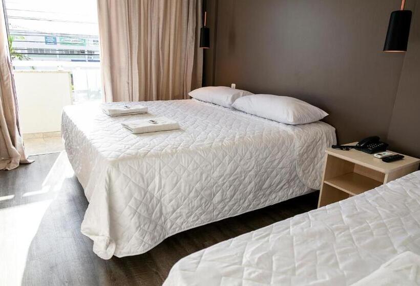 חדר סטנדרט לשלושה, Das Nações