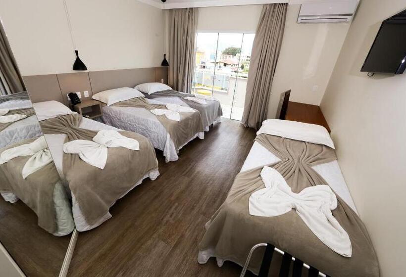 חדר סטנדרט לארבעה, Das Nações