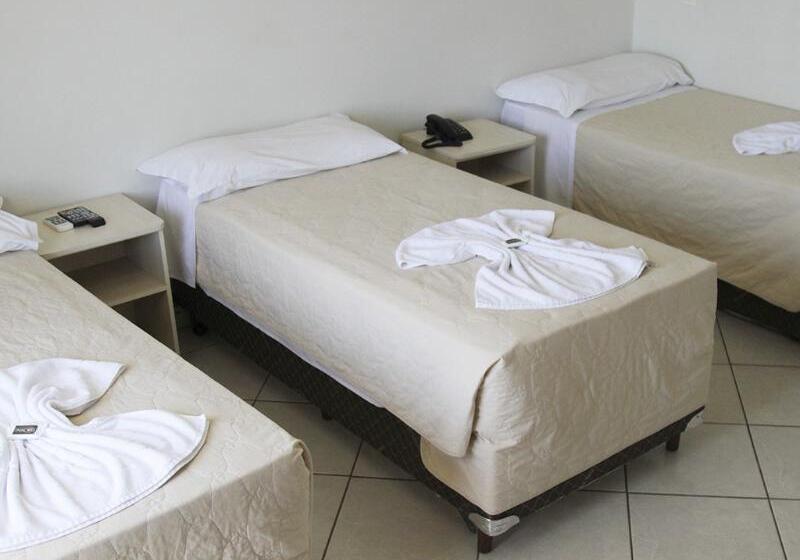 חדר סטנדרט לשלושה, Das Nações