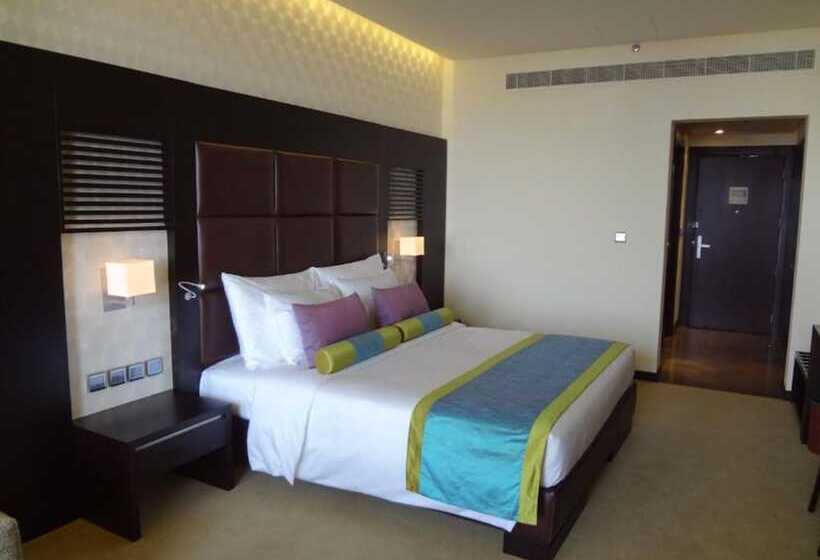 سوییت خانوادگی, Hues Boutique